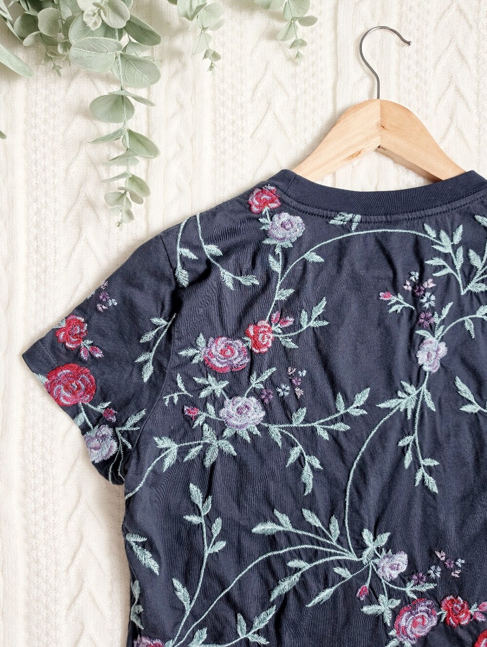 Driftwood Navy Floral Embroidered Tee Shirt Top Crew Neck Pull Over Cotton XS - Picture 7 of 8